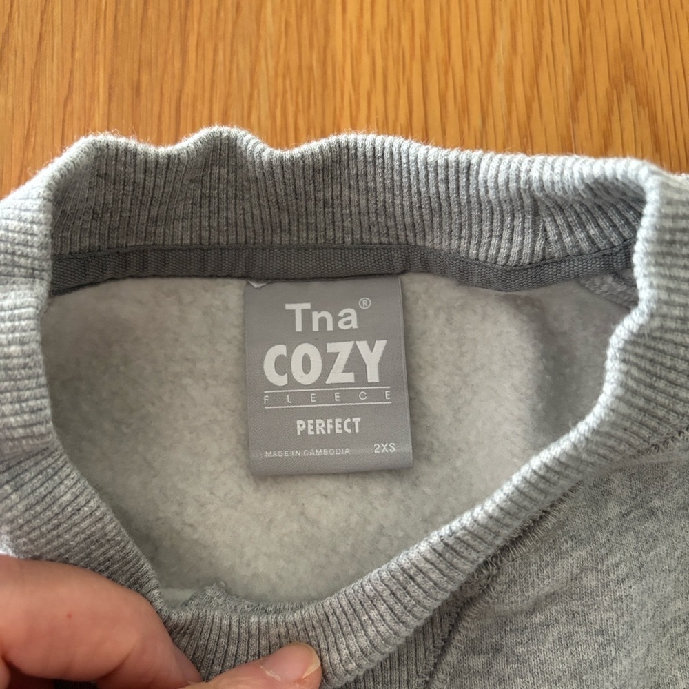 TNA Cozy Fleece Cropped Sleeveless Sweatshirt Gray Women’s XS/XXS Aritzia - Picture 4 of 8
